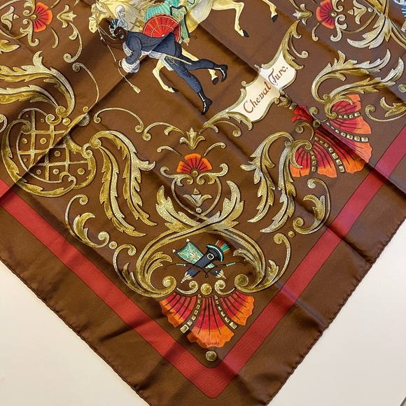 Authentic HERMES “Cheval Turc” Silk Scarf 1969 pre-owned - Picture 5 of 13